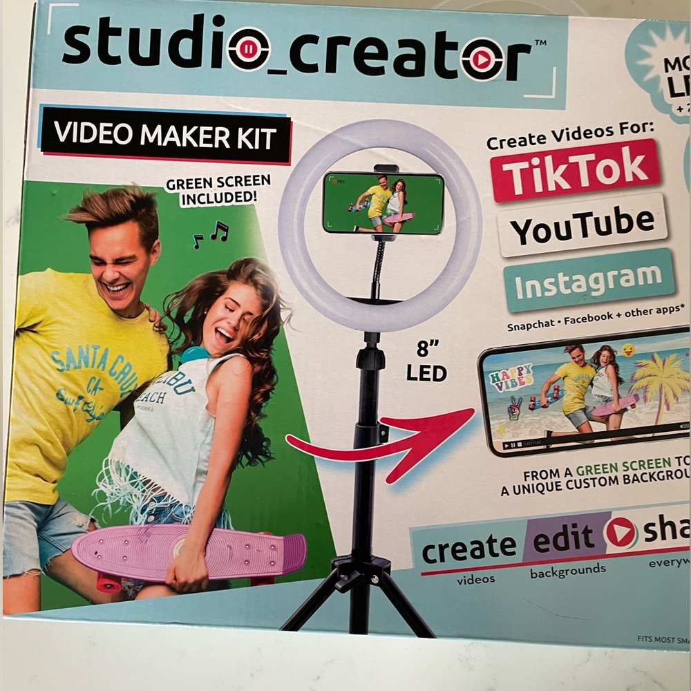 Studio Creator Video Creator Kit Light with Green Screen and Phone Mount Tripod. - Picture 5 of 7